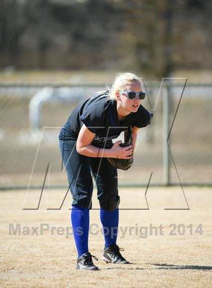 Thumbnail 2 in Sunnyvale vs Ponder (LCS/Argyle Softball Tournament) photogallery.