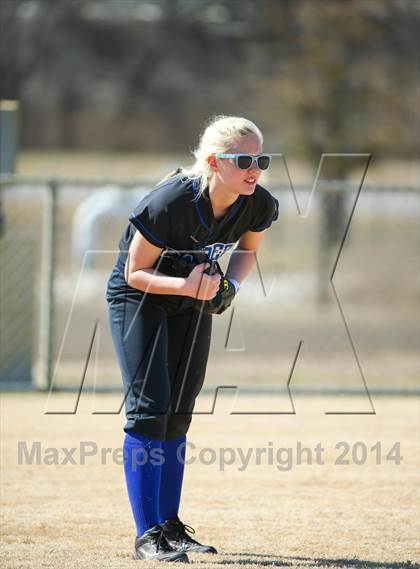 Thumbnail 2 in Sunnyvale vs Ponder (LCS/Argyle Softball Tournament) photogallery.