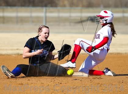 Thumbnail 3 in Sunnyvale vs Ponder (LCS/Argyle Softball Tournament) photogallery.