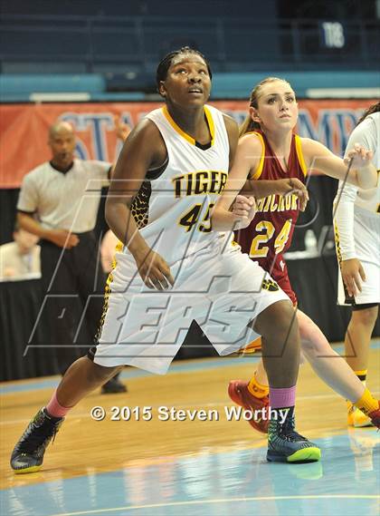 Thumbnail 2 in Hickory vs. Chapel Hill (NCHSAA 3A Final) photogallery.