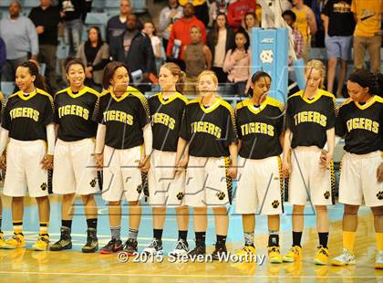 Thumbnail 2 in Hickory vs. Chapel Hill (NCHSAA 3A Final) photogallery.