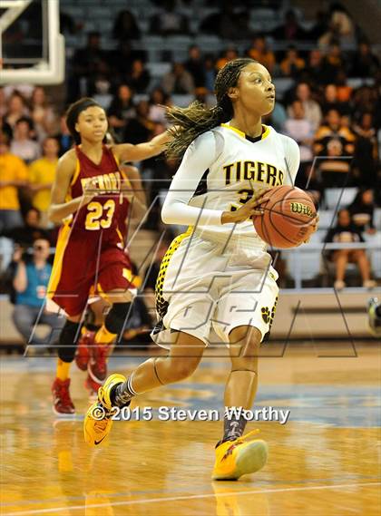 Thumbnail 3 in Hickory vs. Chapel Hill (NCHSAA 3A Final) photogallery.
