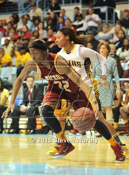 Thumbnail 1 in Hickory vs. Chapel Hill (NCHSAA 3A Final) photogallery.