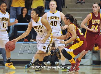 Thumbnail 2 in Hickory vs. Chapel Hill (NCHSAA 3A Final) photogallery.