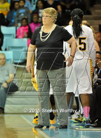 Thumbnail 2 in Hickory vs. Chapel Hill (NCHSAA 3A Final) photogallery.