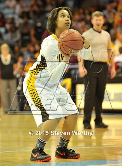 Thumbnail 2 in Hickory vs. Chapel Hill (NCHSAA 3A Final) photogallery.