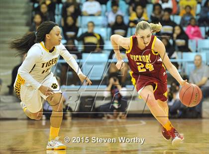 Thumbnail 1 in Hickory vs. Chapel Hill (NCHSAA 3A Final) photogallery.