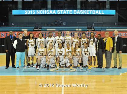 Thumbnail 1 in Hickory vs. Chapel Hill (NCHSAA 3A Final) photogallery.
