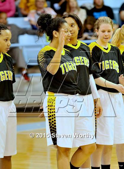 Thumbnail 1 in Hickory vs. Chapel Hill (NCHSAA 3A Final) photogallery.