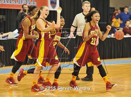 Thumbnail 1 in Hickory vs. Chapel Hill (NCHSAA 3A Final) photogallery.