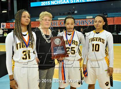 Thumbnail 3 in Hickory vs. Chapel Hill (NCHSAA 3A Final) photogallery.
