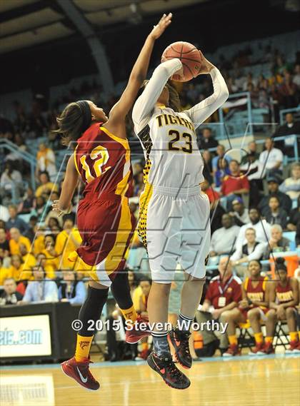Thumbnail 1 in Hickory vs. Chapel Hill (NCHSAA 3A Final) photogallery.