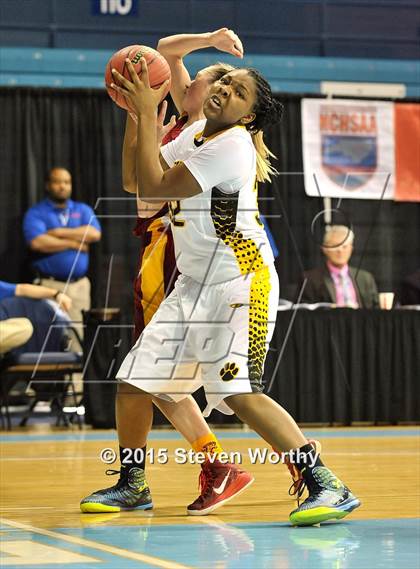 Thumbnail 1 in Hickory vs. Chapel Hill (NCHSAA 3A Final) photogallery.