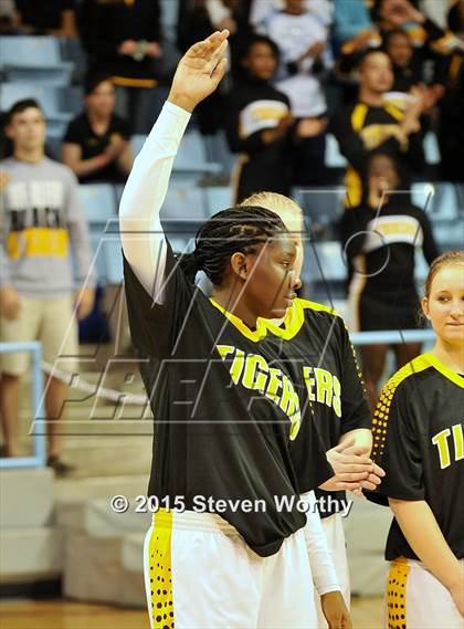 Thumbnail 2 in Hickory vs. Chapel Hill (NCHSAA 3A Final) photogallery.