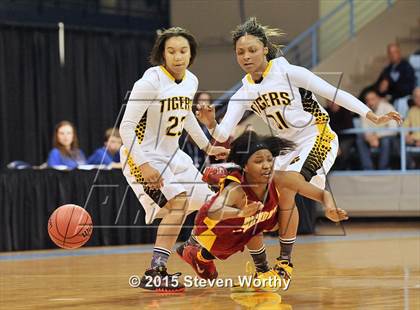 Thumbnail 2 in Hickory vs. Chapel Hill (NCHSAA 3A Final) photogallery.