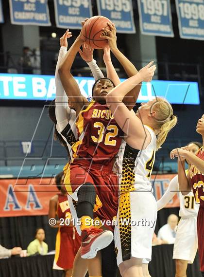 Thumbnail 1 in Hickory vs. Chapel Hill (NCHSAA 3A Final) photogallery.