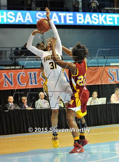 Thumbnail 1 in Hickory vs. Chapel Hill (NCHSAA 3A Final) photogallery.
