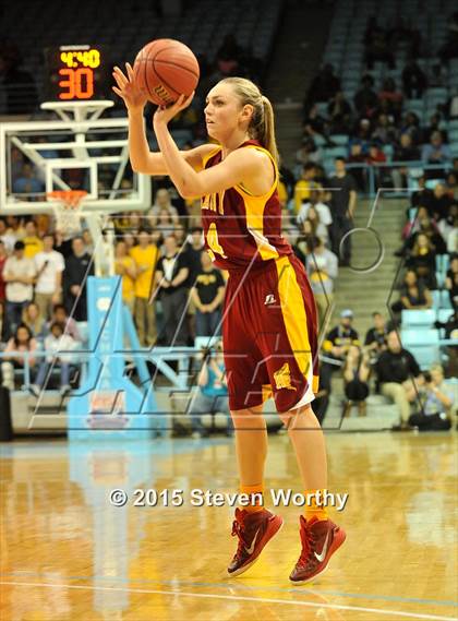 Thumbnail 3 in Hickory vs. Chapel Hill (NCHSAA 3A Final) photogallery.