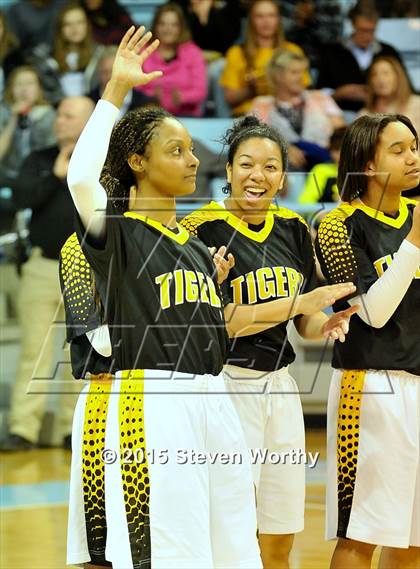 Thumbnail 3 in Hickory vs. Chapel Hill (NCHSAA 3A Final) photogallery.