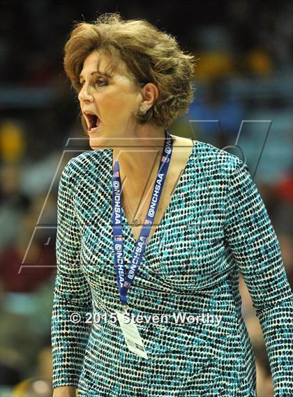 Thumbnail 2 in Hickory vs. Chapel Hill (NCHSAA 3A Final) photogallery.