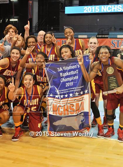 Thumbnail 1 in Hickory vs. Chapel Hill (NCHSAA 3A Final) photogallery.