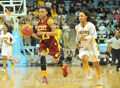 Thumbnail 2 in Hickory vs. Chapel Hill (NCHSAA 3A Final) photogallery.