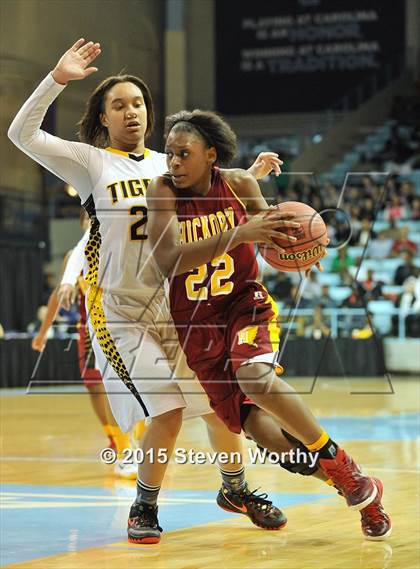 Thumbnail 3 in Hickory vs. Chapel Hill (NCHSAA 3A Final) photogallery.
