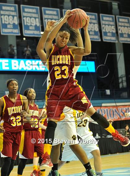 Thumbnail 3 in Hickory vs. Chapel Hill (NCHSAA 3A Final) photogallery.