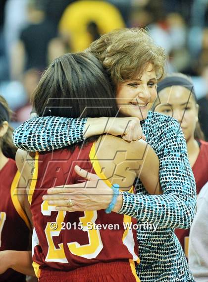 Thumbnail 2 in Hickory vs. Chapel Hill (NCHSAA 3A Final) photogallery.