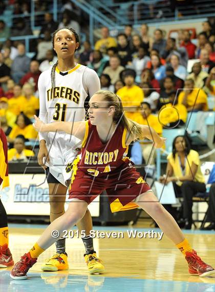 Thumbnail 3 in Hickory vs. Chapel Hill (NCHSAA 3A Final) photogallery.