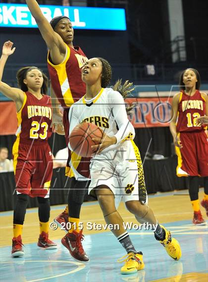 Thumbnail 1 in Hickory vs. Chapel Hill (NCHSAA 3A Final) photogallery.