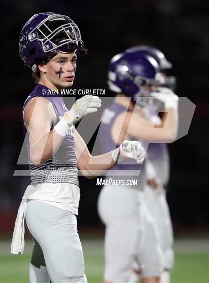 Thumbnail 2 in Boerne vs. Canyon Lake (UIL 4A Bi-District Playoff) photogallery.
