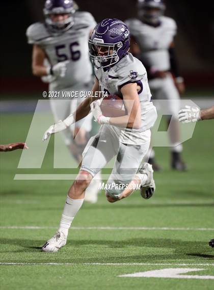 Thumbnail 3 in Boerne vs. Canyon Lake (UIL 4A Bi-District Playoff) photogallery.
