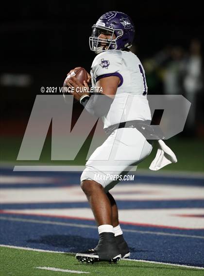 Thumbnail 2 in Boerne vs. Canyon Lake (UIL 4A Bi-District Playoff) photogallery.