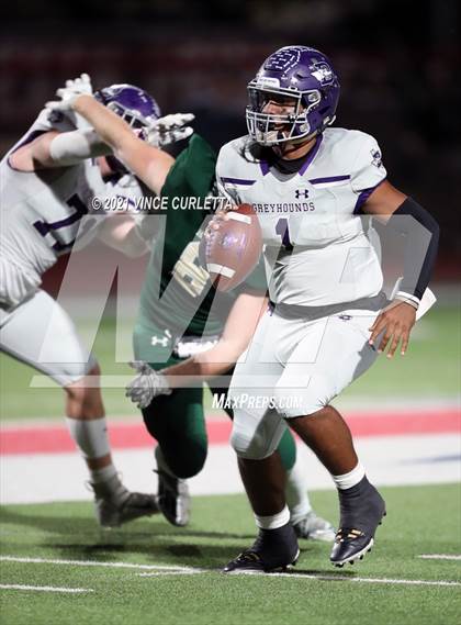Thumbnail 2 in Boerne vs. Canyon Lake (UIL 4A Bi-District Playoff) photogallery.