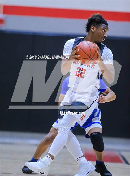 Thumbnail 1 in Burbank vs Hart (Hart Holiday Classic) photogallery.