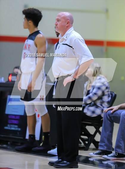 Thumbnail 2 in Burbank vs Hart (Hart Holiday Classic) photogallery.