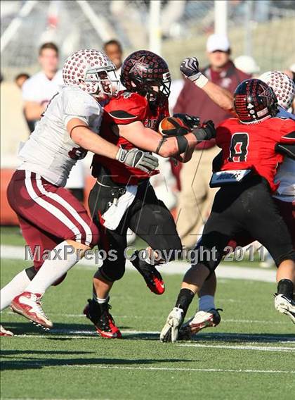 Thumbnail 3 in Coppell vs. Plano (5A Region 1 Bi-District Playoffs)  photogallery.