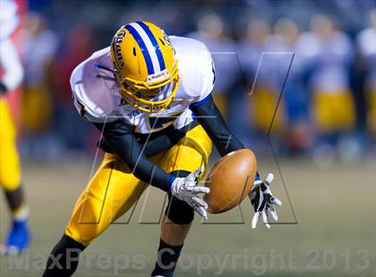 Thumbnail 2 in West Mifflin vs. Franklin Regional (WPIAL Class AAA Quarterfinal) photogallery.