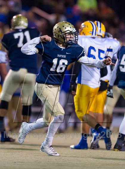 Thumbnail 1 in West Mifflin vs. Franklin Regional (WPIAL Class AAA Quarterfinal) photogallery.