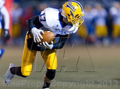 Thumbnail 3 in West Mifflin vs. Franklin Regional (WPIAL Class AAA Quarterfinal) photogallery.