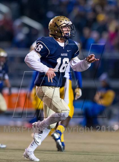 Thumbnail 1 in West Mifflin vs. Franklin Regional (WPIAL Class AAA Quarterfinal) photogallery.