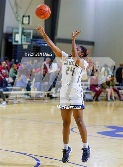 Thumbnail 2 in Carver vs. Oak Cliff Faith Family Academy (She Got Game Classic) photogallery.