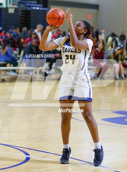Thumbnail 2 in Carver vs. Oak Cliff Faith Family Academy (She Got Game Classic) photogallery.