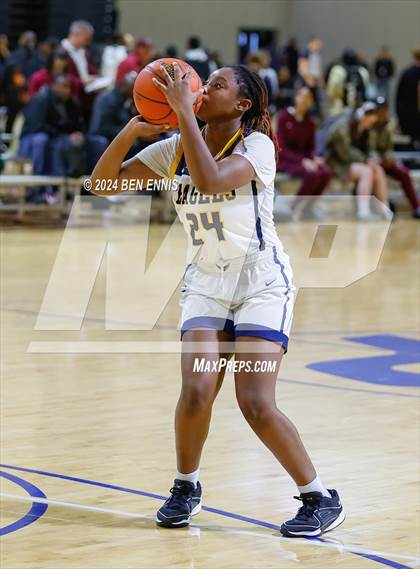 Thumbnail 1 in Carver vs. Oak Cliff Faith Family Academy (She Got Game Classic) photogallery.