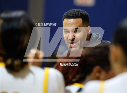 Thumbnail 3 in Carver vs. Oak Cliff Faith Family Academy (She Got Game Classic) photogallery.