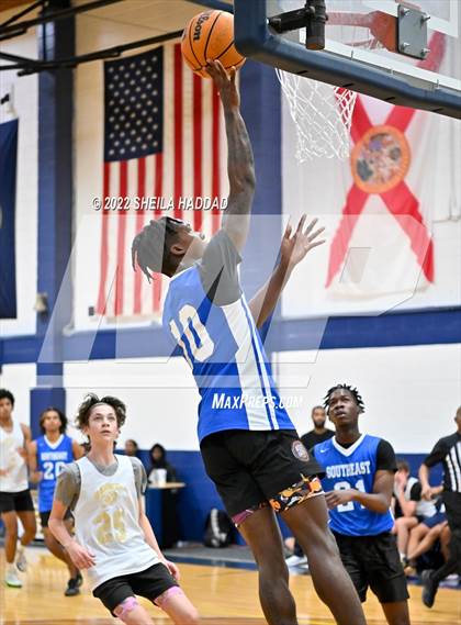 Thumbnail 3 in Southeast vs Countryside (The Hoop Vibe) photogallery.