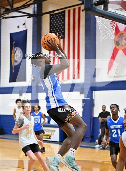 Thumbnail 1 in Southeast vs Countryside (The Hoop Vibe) photogallery.
