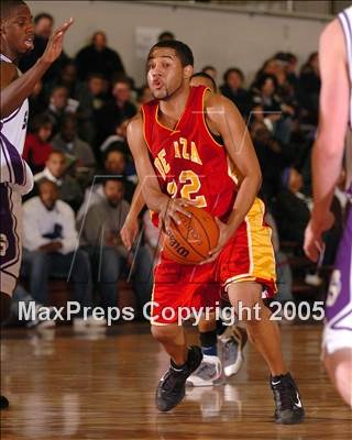 Thumbnail 2 in De Anza vs. Sacramento (St. Hope Classic) photogallery.