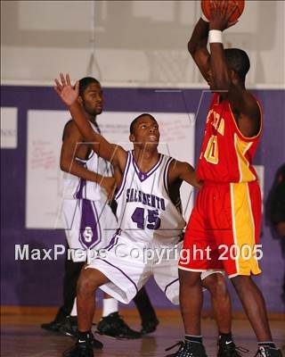 Thumbnail 1 in De Anza vs. Sacramento (St. Hope Classic) photogallery.